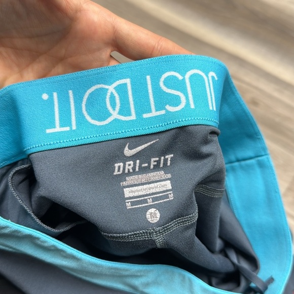 Nike gray and blue Capri leggings size medium - Picture 8 of 9